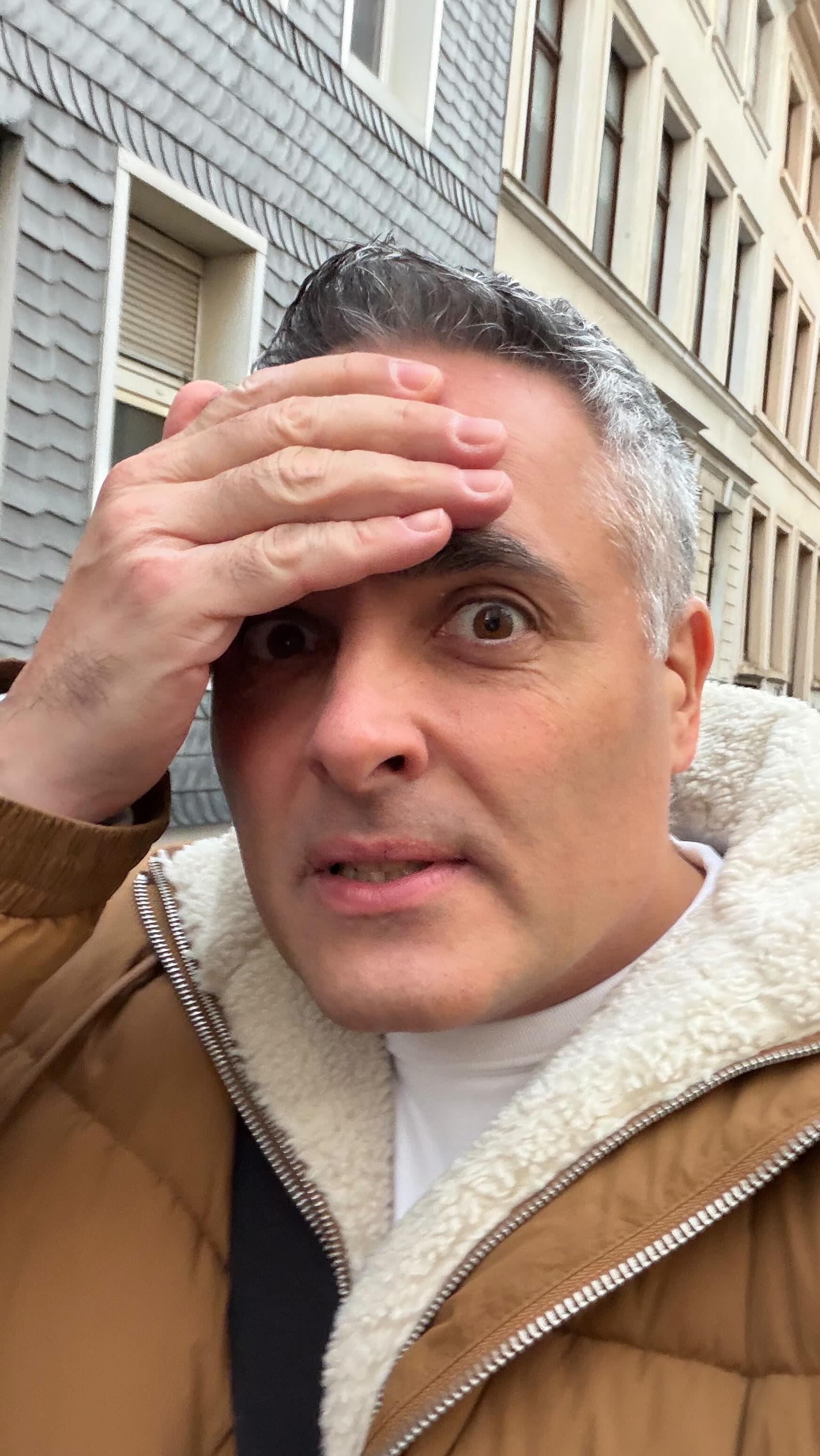 Du verlierst gerade 273Millionen Euro! 😭

#BMW #Steuern #FCEV #strombock #elektroauto #brennstoffzelle #wasserstoff #bmwx5