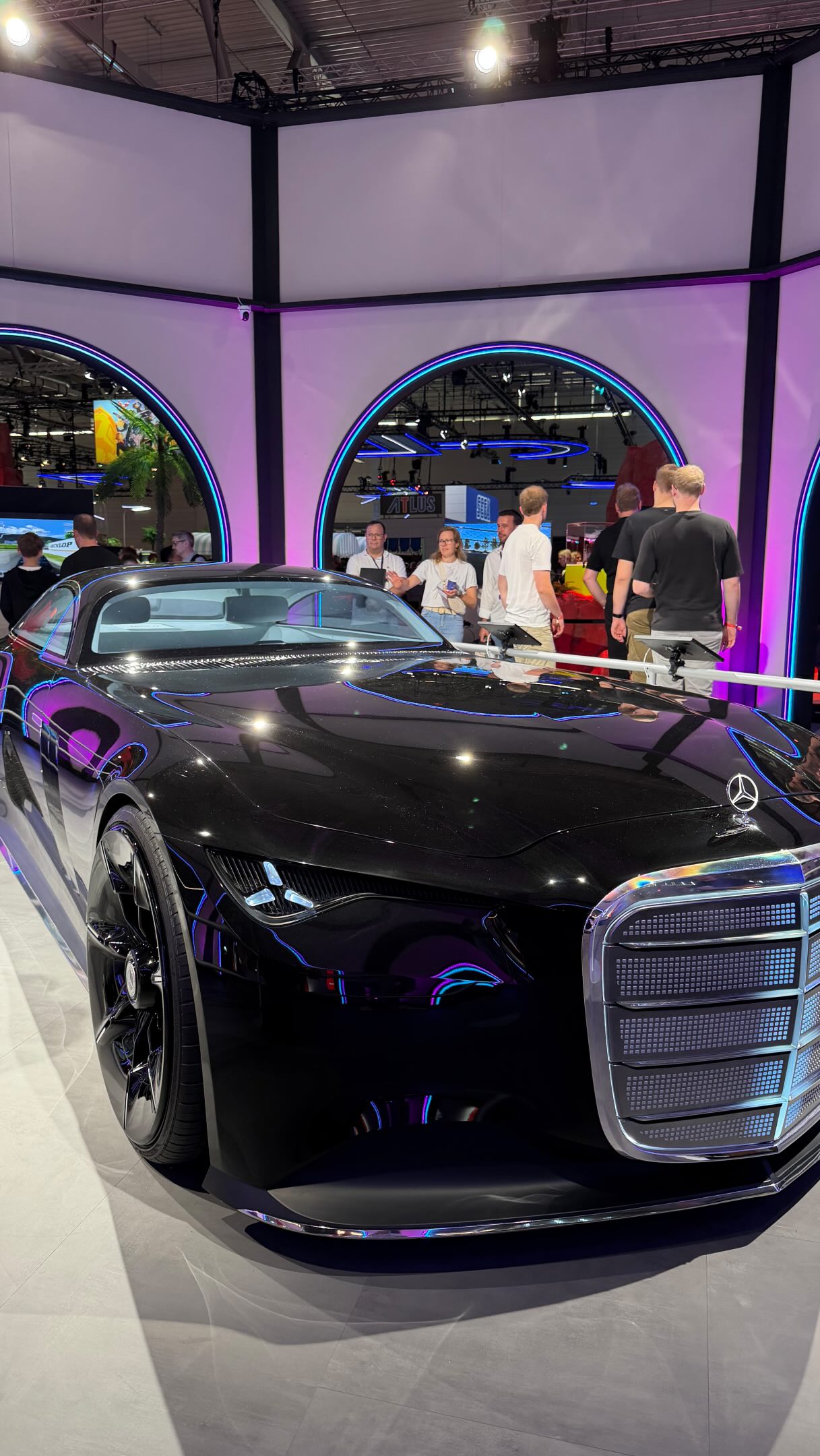 Schöne neue Welt: Elektroautos machen uns abhängig von China! 🫣 

#Elektroauto #China #Strombock