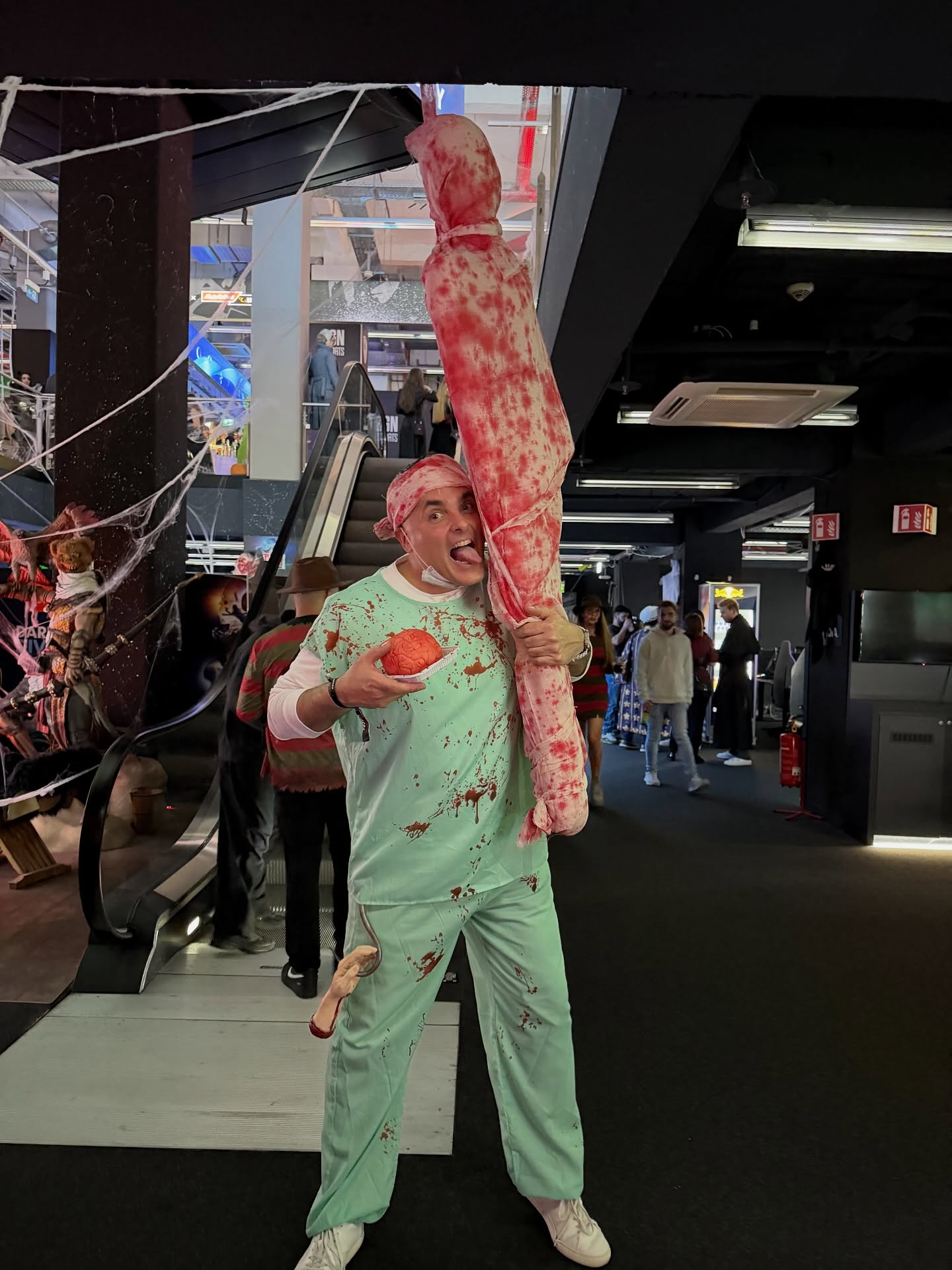 Spitzen Halloween Party von @twitch.de im @xperion_germany in Köln. Danke für die Einladung, so viele coole Leute und sensationellen Kostüme! 🤩

#hallooween #twitch #grusel #event #xperion