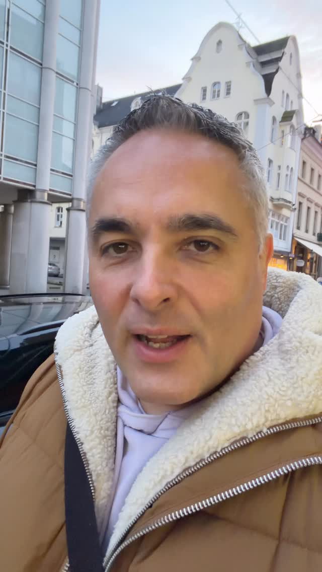 Schnell neuen Tesla kaufen für FSD! 🫣

#Tesla #FSD #Elektroauto