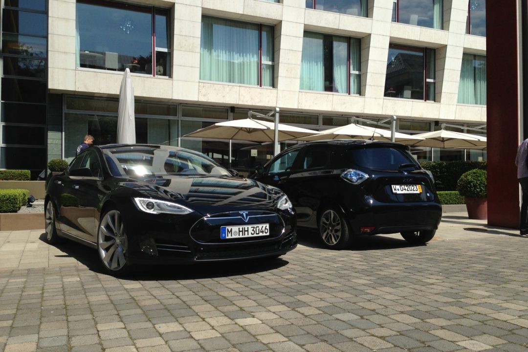 Tesla_Model_S_Renault_ZOE