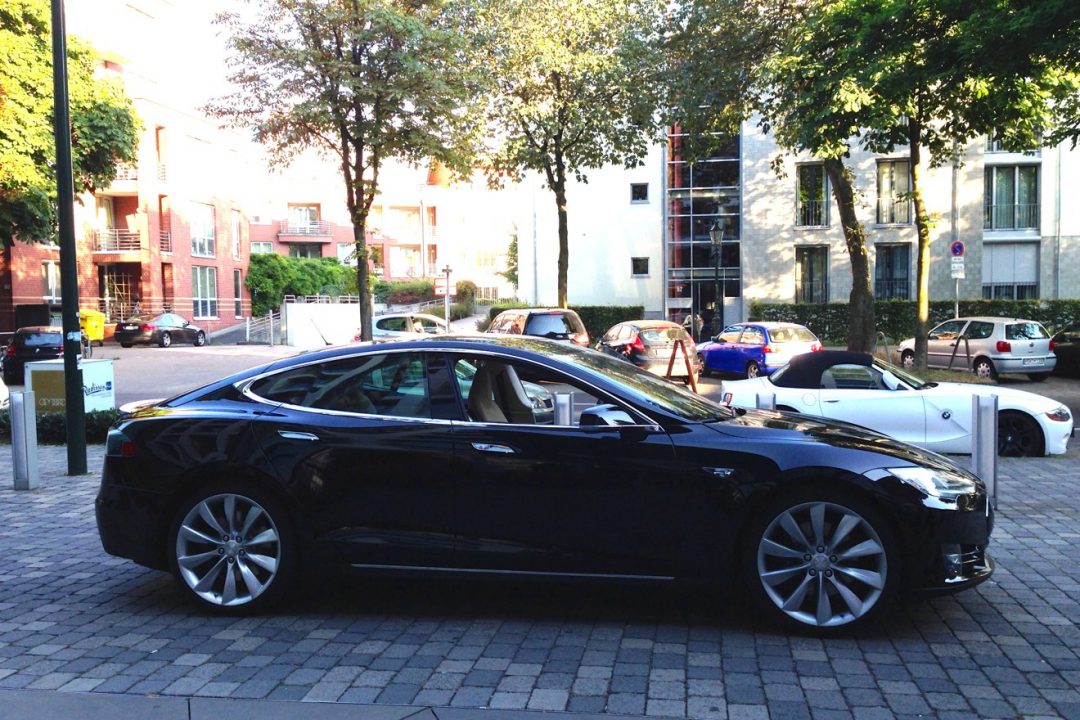 Tesla_Model-S_schwarz