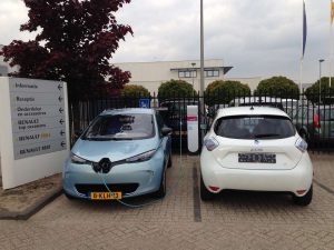 Renault_Dealer_Ladestation_zugeparkt_ZOE