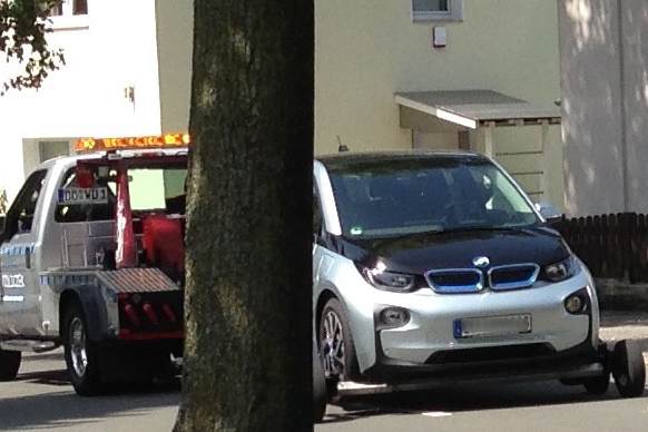 BMW i3 abgeschleppt Titelbild