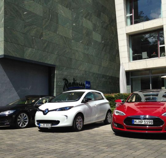 tesla_models_renault_zoe_radisson_titelbild