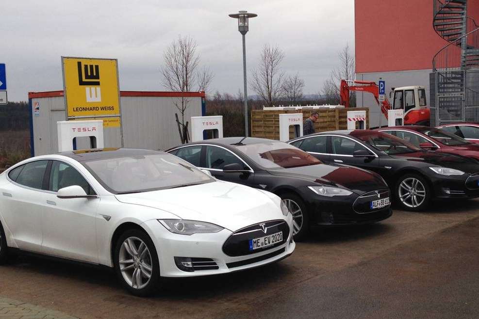 Tesla_Supercharger_Wilnsdorf_Ladung Titelbild