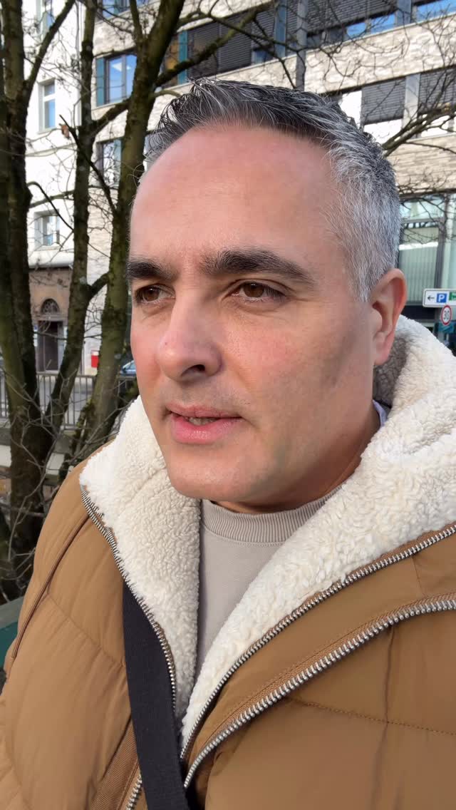 Tesla Robotaxi fährt doch noch nicht unbeaufsichtigt autonom? 🙄 

#Tesla #Elektroauto #RoboTaxi