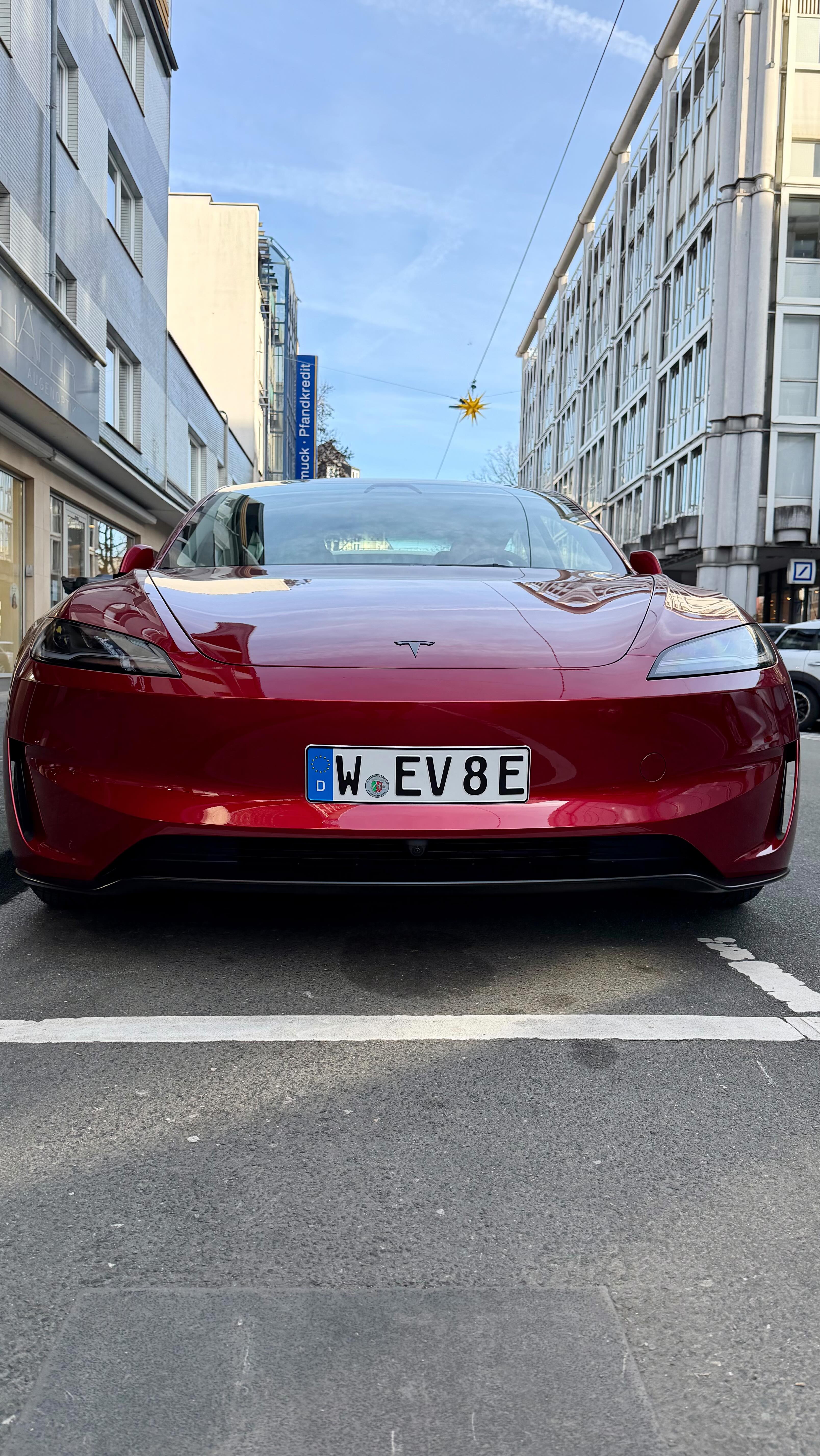 Rechtfertigt schon Tesla FSD supervised stolze 7.500€ auszugeben? Und wer verdient wohl an der zukünftigen Mietvariante eher, die Kunden oder Tesla? 😉
#Tesla #FSD #Elektroauto