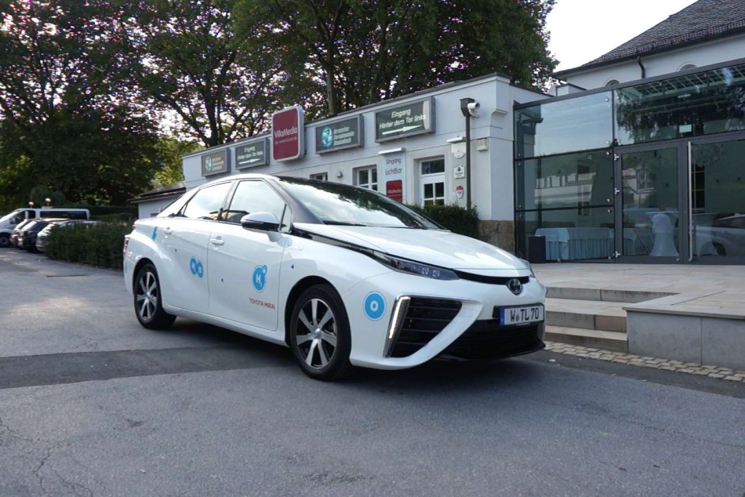 Toyota_Mirai_FCEV_weiss