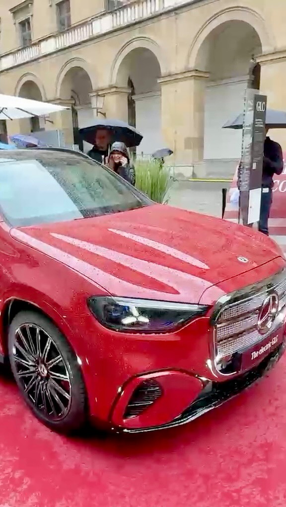 Mercedes Qualität unter aller Sau? Jan Phillip von @jp_reifen_rottbitze hofft, dass der neue GLC das besser macht!
#Mercedes #Elektroauto #Qualität