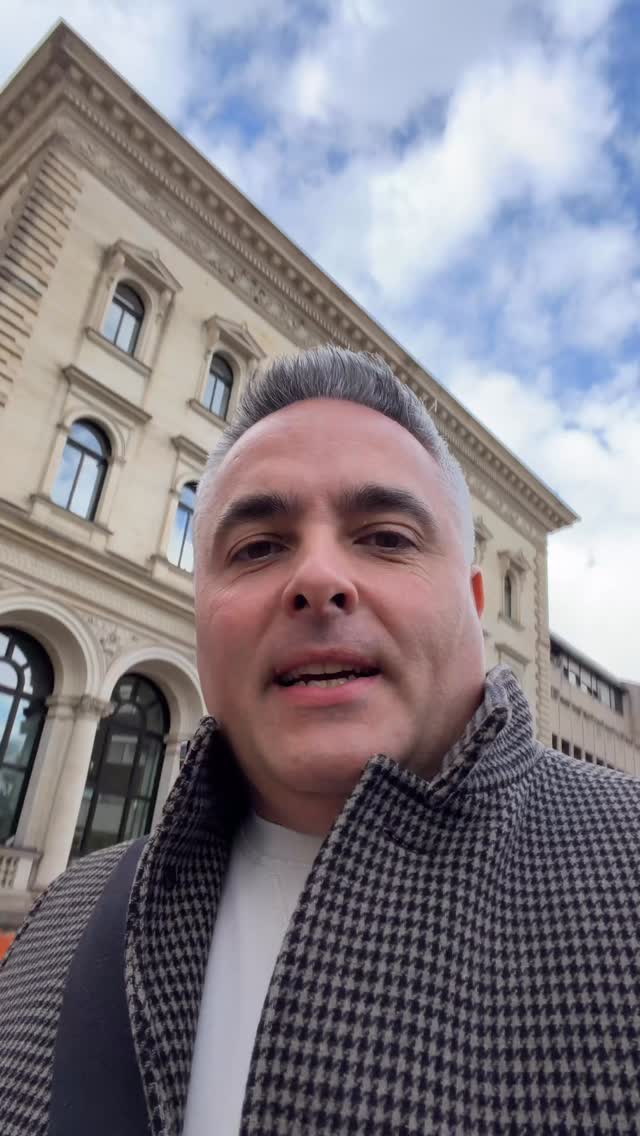 Niemand kauft sich ein Elektroauto wegen des gestiegenen Spritpreises ⛽️❌, behaupten viele in den Kommentaren meiner Kanäle und übersehen meines Erachtens wichtige Aspekte!
#Elektroauto #Benzinpreis #Diesel