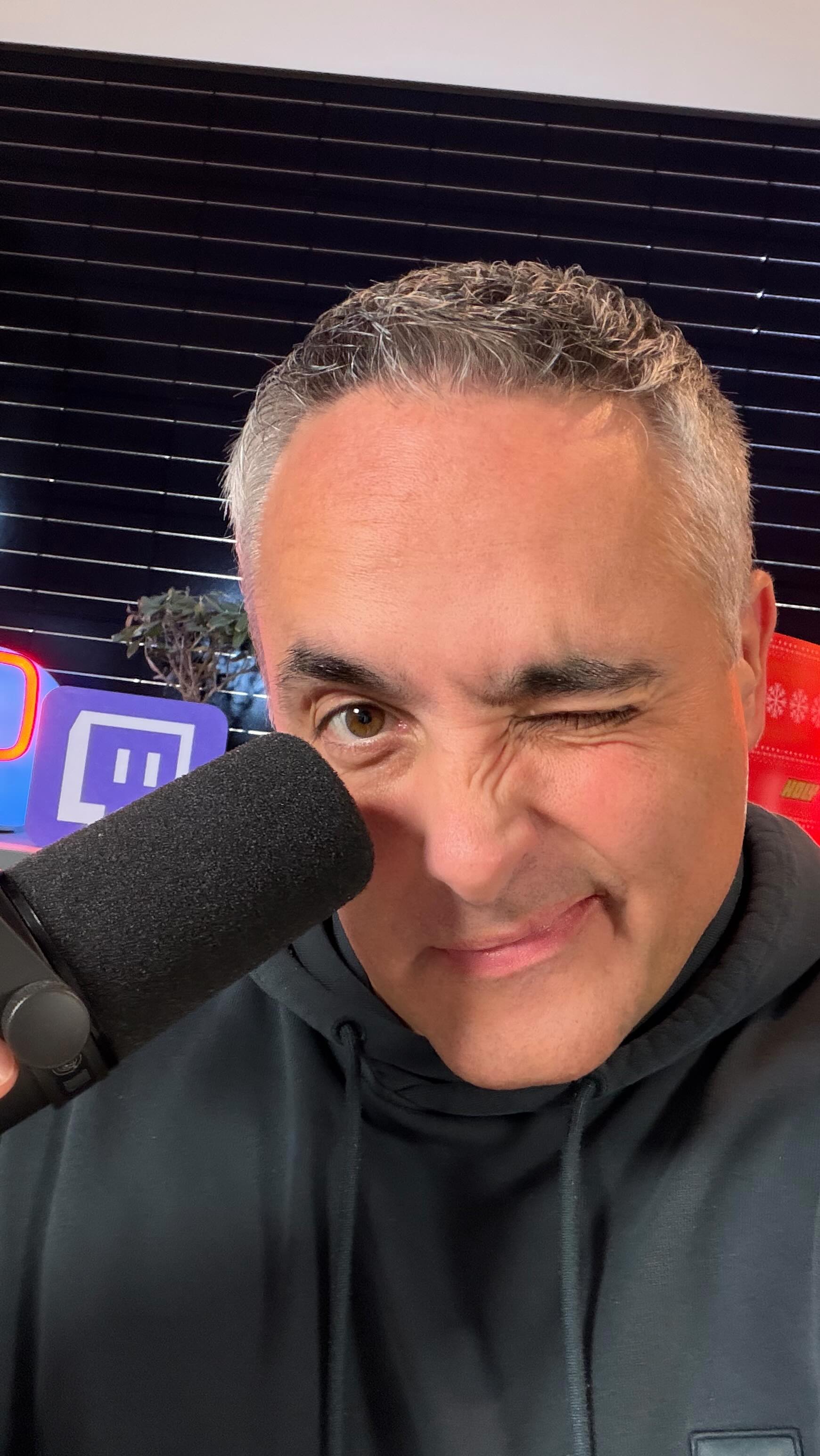 Wer ist WIRKLICH der mächtigste Mensch einer Firma? 😱 

#CEO #Konzern #Wirtschaft #legal #anwalt #syndikus