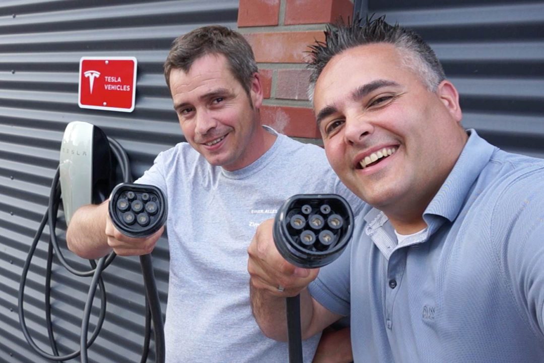 Bernd Benekes Flying Pizza mit Tesla Destination Charger