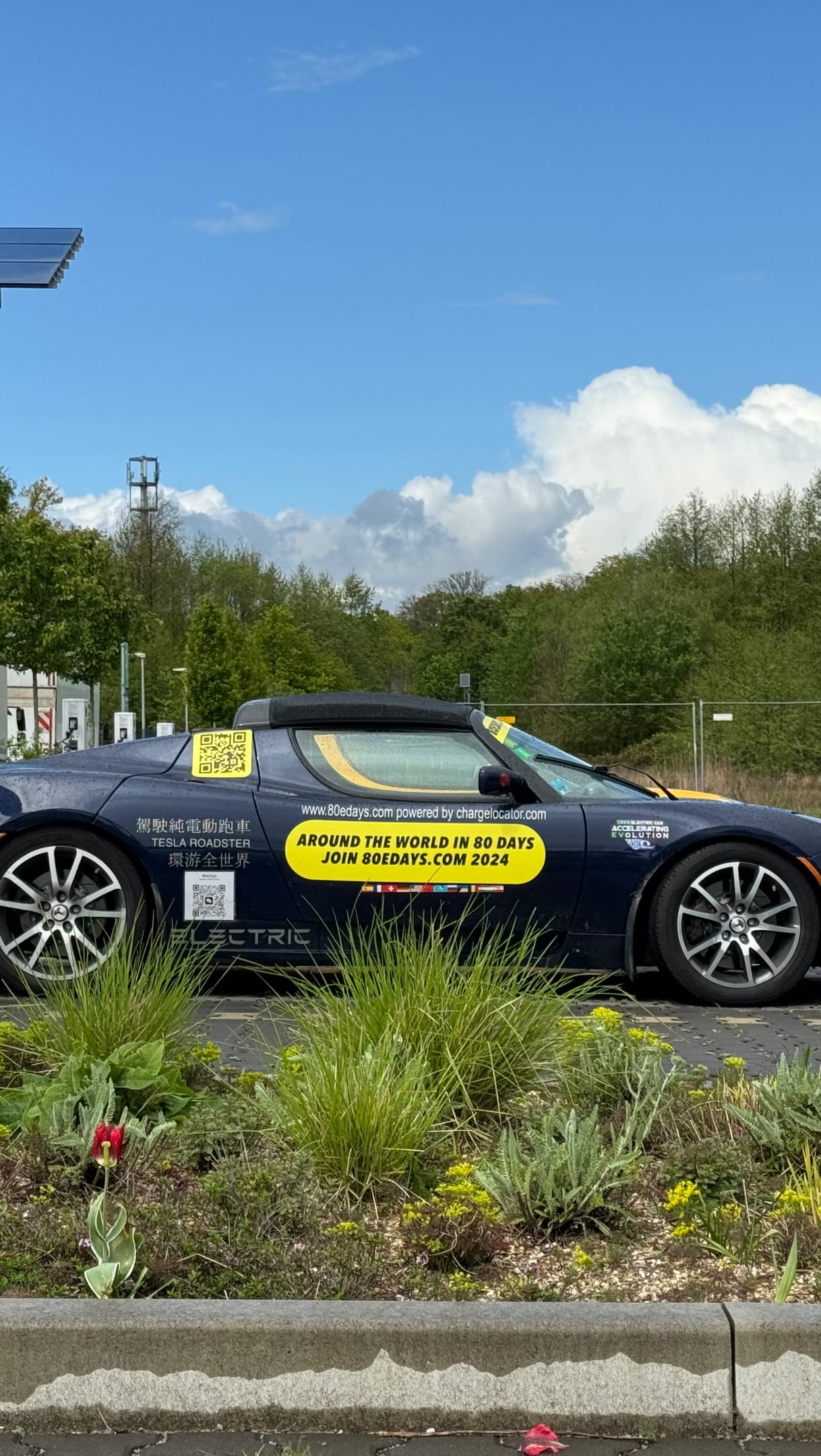 Wieso vergessen Verbrenner-Fahrer die Tankstelle? 😱 

#Elektroauto #Laternenparker #Strombock