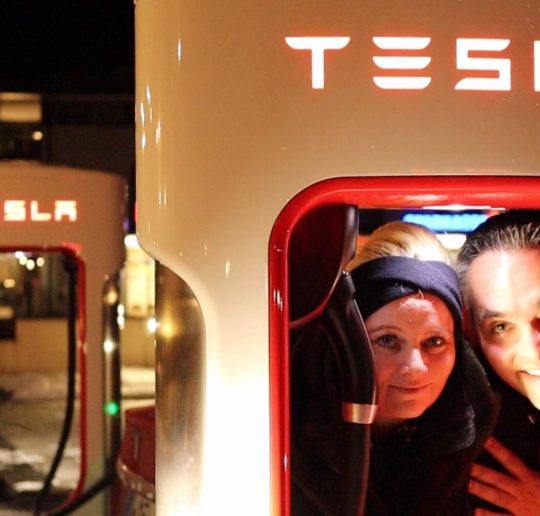 Tesla Model 3 kostenlos am Supercharger laden