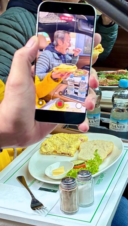 SO macht ein Ladestopp Spaß am Seed & Greet Ladepark Hilden! 😍 
@seed_n_greet 
#ladepark #Elektroauto #seedngreet #hilden #strombock