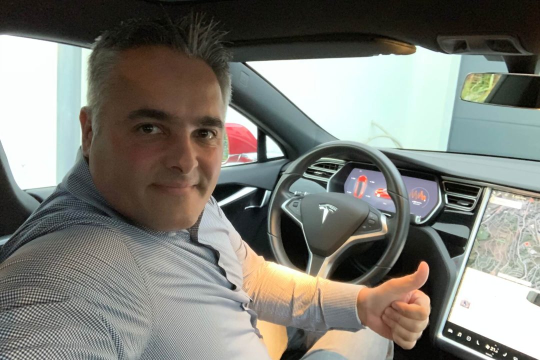 Porsche Taycan vs Tesla Model S Nordschleife