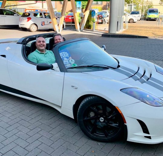 Titelbild Blog 7 Jahre Tesla Roadster