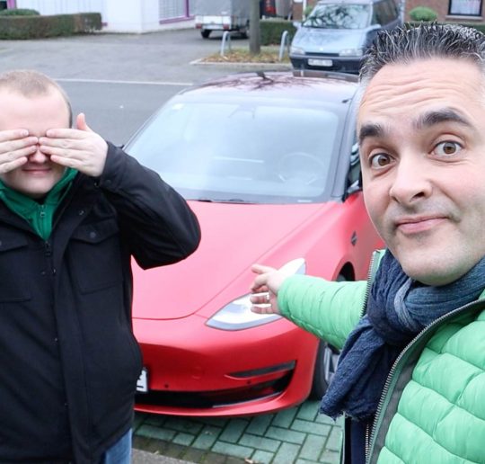 Titelbild Blog Tesla Model 3 Autopilot Radar Problem durch Folierung