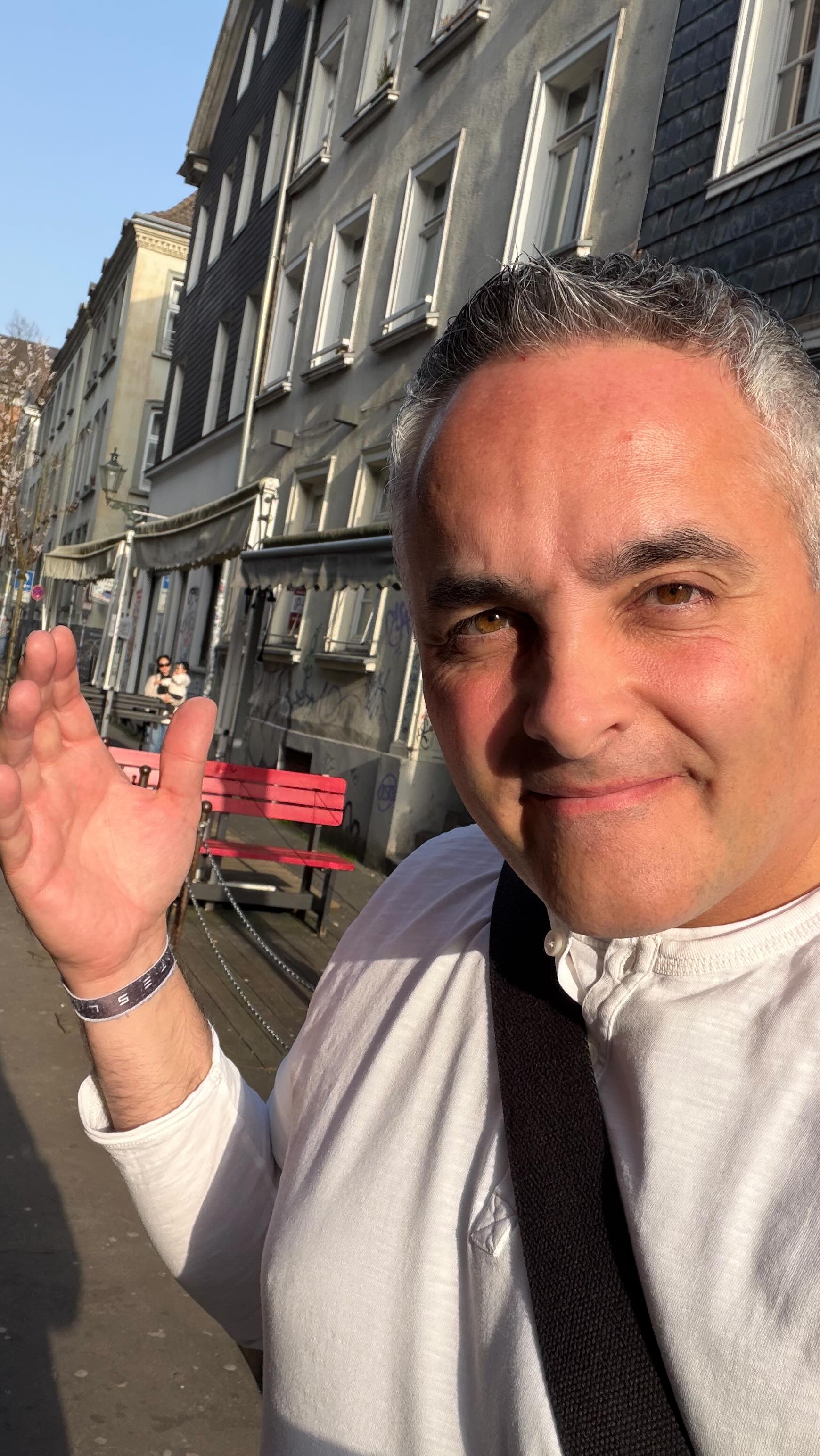 „Eine Wärmepumpe kostet 100.000€!“ - Ist eine Wärme-Sanierung im Bestand wirklich sündhaft teuer? Wann geht es überhaupt und wann nicht? Im Livestream auf YouTube ab 20 Uhr mit ​⁠Immobilien-Investor Jörg Heynkes! @jorgheynkes 
#Wärmepumpe #Heizung #Energiewende