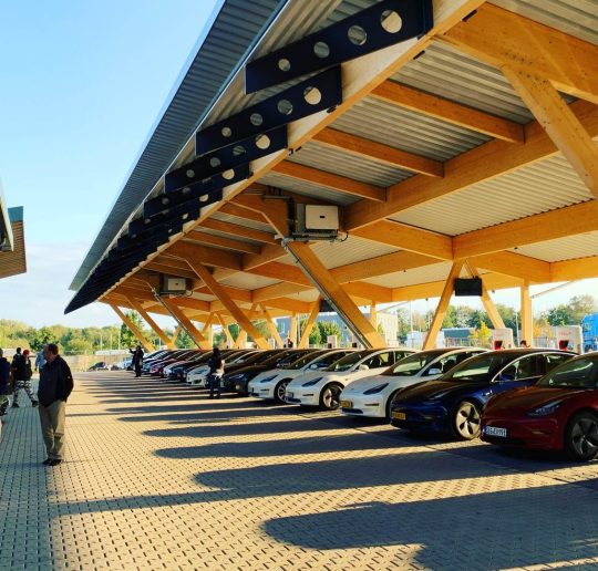 Seed and Greet Einweihung Ladepark Kreuz Hilden Tesla Fastned Tesvolt Voltego Roland Schüren