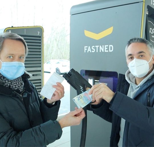 Seed and Greet Ladepark Hilden Tesla Supercharger Fastned HPC Bargeld Bezahlung