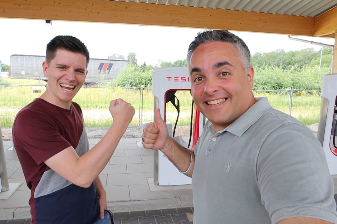 Seed and Greet Ladepark Kreuz Hilden Elektroauto Tesla Fastned