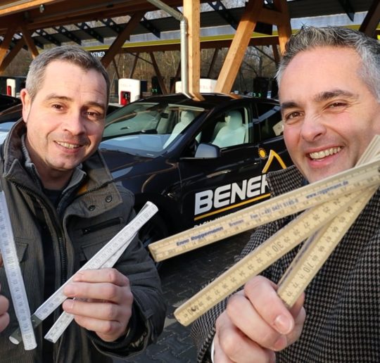 Bernd Beneke BIHEE Hausbau 2022 Photovoltaik Pflicht KfW Effizienzhaus Bundesverband Gründung Dachdecker Handwerk Fachkräftemangel Solarteur