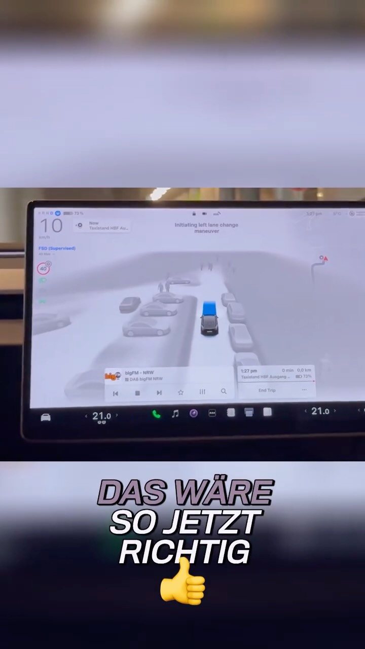 Tesla FSD parkt FALSCH und doch erfolgreich! 🤩 

#Tesla #FSD #RoboTaxi