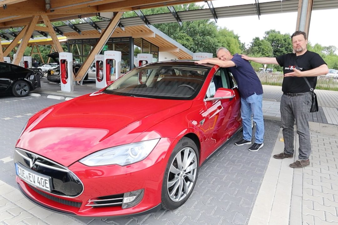 Carsten Fischer Timo Schadt Tesla Model S 2013 kaufen Kosten Reparatur Wartung TEmagazin Innovator Interview Elektroauto