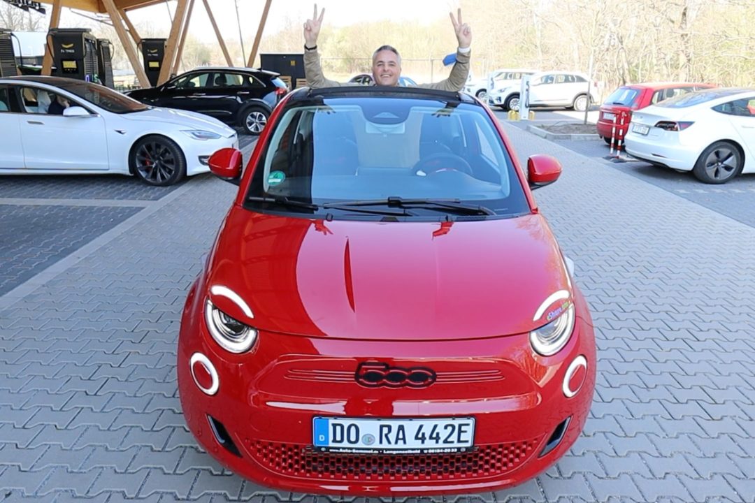 Probefahrt Fiat 500e Cabrio Elektroauto oben ohne offen Platz Fahrwerk Beschleunigung