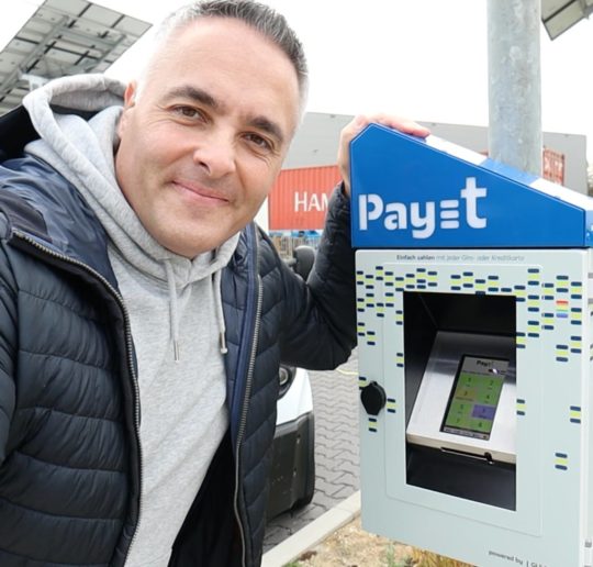 GLS Bank Pay-t Uwe Nehrkorn Giro-e Elektroauto mit Kreditkarte laden Ladestation Nachrüstung Ladepark Hilden