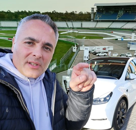 Tesla Model Y Performance Fahrwerk Rennstrecke Hockenheimring Akku Reichweite Leistung Fahrspass Track Day