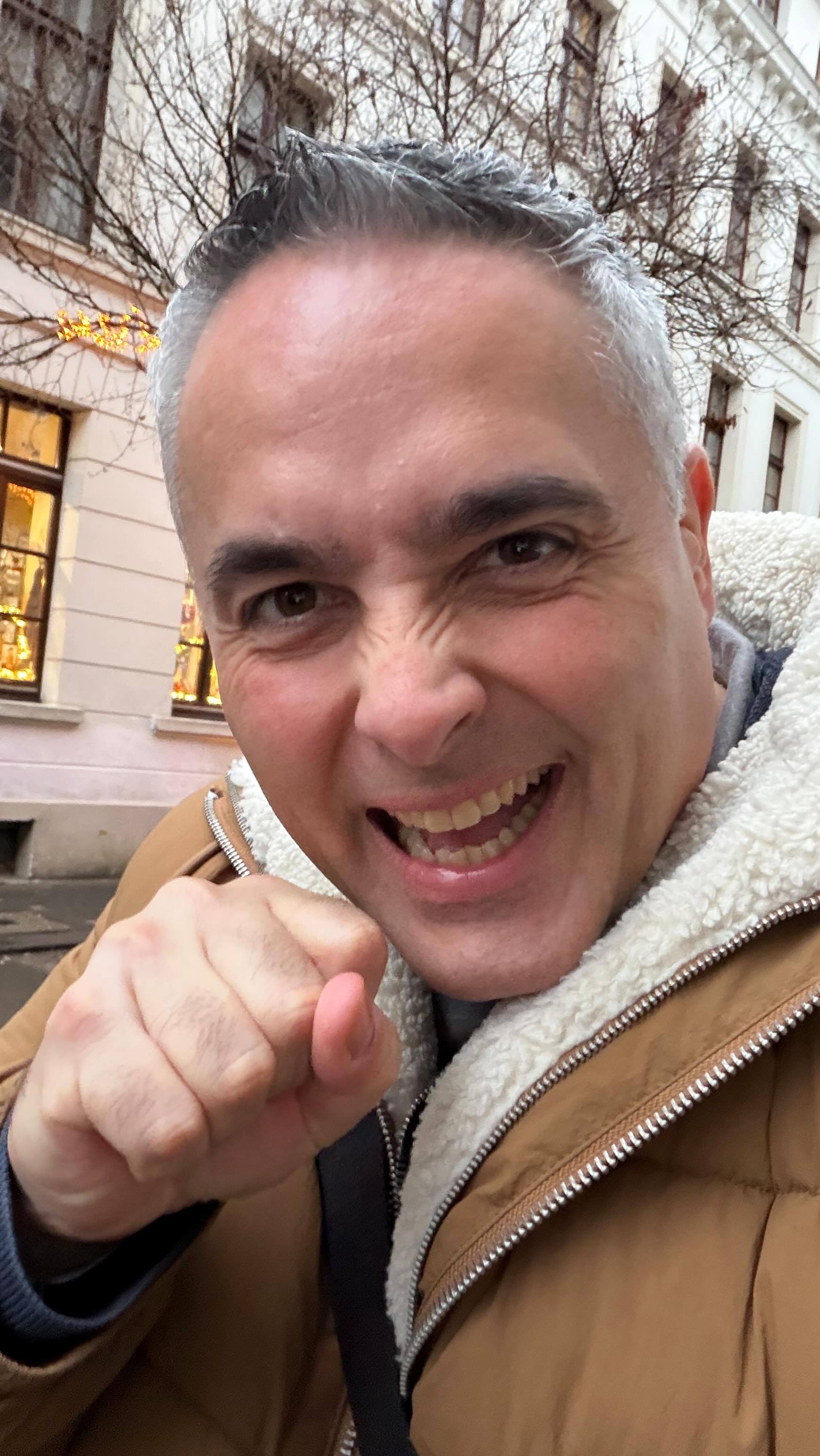 Jetzt testen: Tesla FSD V14 in Deutschland! 🤩
Tesla FSD Event: https://www.tesla.com/de_de/events/fsd-supervised-ride-along-de

 #Tesla #FSD #Deutschland