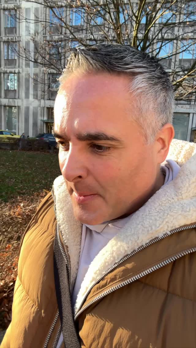 Auf Elon Musk ist einfach kein Verlass! 😱

#ElonMusk #Tesla #FSD