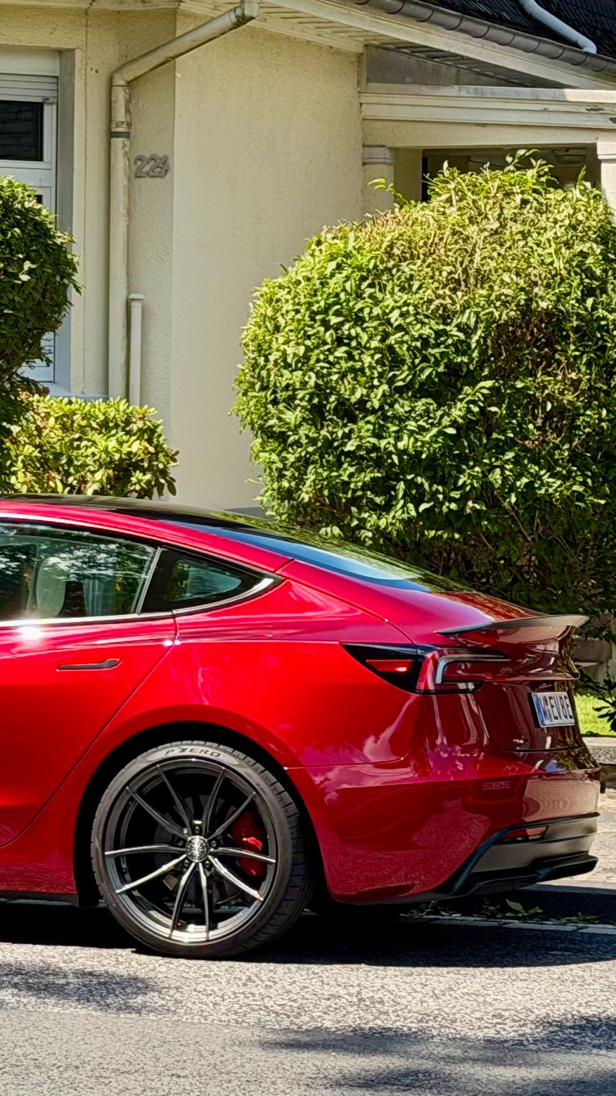 Warum haben Elektroautos immer mehr Reichweite? 🤦‍♂️ 

#Elektroauto #Reichweite #Akku